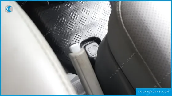 HYUNDAI STAREX VAN 3-SEATER