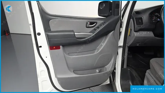 HYUNDAI STAREX WAGON 11-SEATER