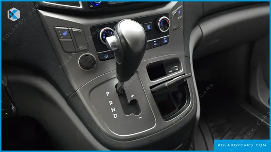 HYUNDAI STAREX VAN 3-SEATER