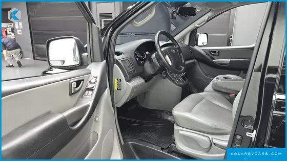 HYUNDAI STAREX VAN 3-SEATER