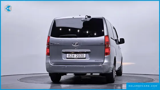 HYUNDAI STAREX VAN 5-SEATER