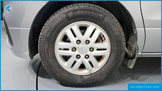 HYUNDAI STAREX VAN 5-SEATER