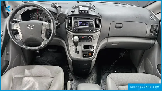 HYUNDAI STAREX VAN 5-SEATER