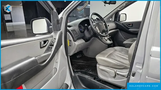 HYUNDAI STAREX VAN 5-SEATER
