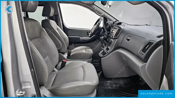 HYUNDAI STAREX VAN 5-SEATER