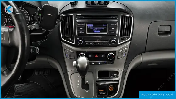 HYUNDAI STAREX VAN 5-SEATER