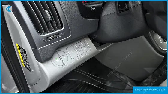 HYUNDAI STAREX VAN 5-SEATER