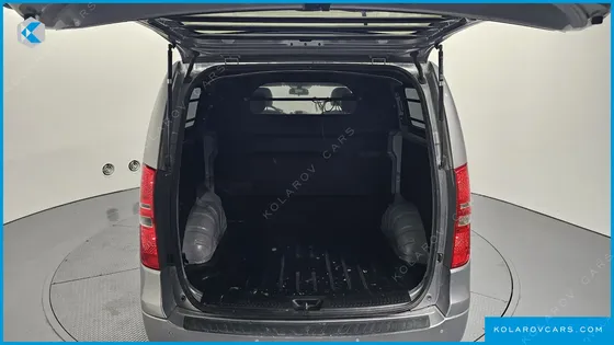 HYUNDAI STAREX VAN 5-SEATER