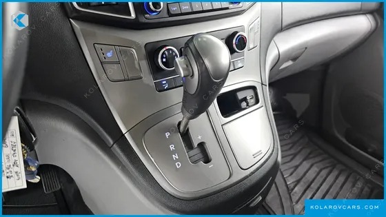 HYUNDAI STAREX VAN 3-SEATER