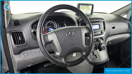 HYUNDAI STAREX VAN 3-SEATER