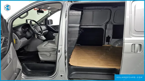 HYUNDAI STAREX VAN 3-SEATER