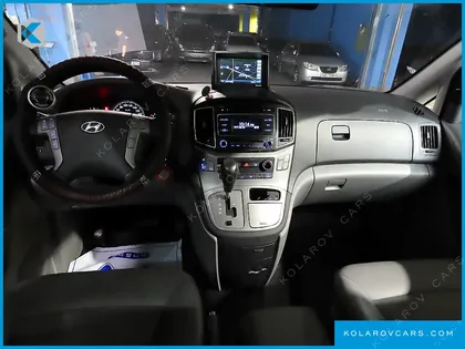 HYUNDAI STAREX 5-SEATER VAN
