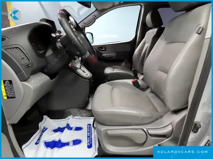HYUNDAI STAREX 5-SEATER VAN