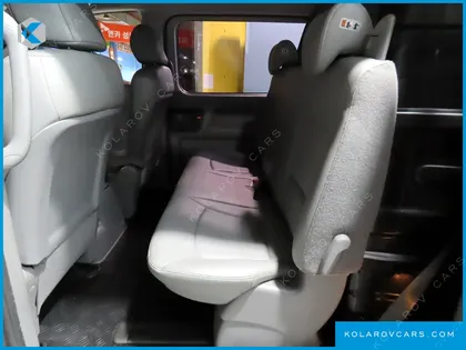 HYUNDAI STAREX 5-SEATER VAN