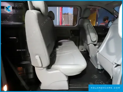 HYUNDAI STAREX 5-SEATER VAN