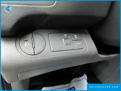 HYUNDAI STAREX 5-SEATER VAN