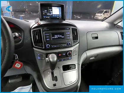 HYUNDAI STAREX 5-SEATER VAN