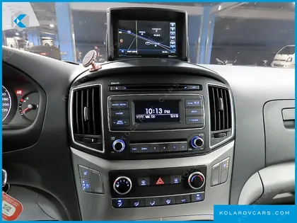 HYUNDAI STAREX 5-SEATER VAN