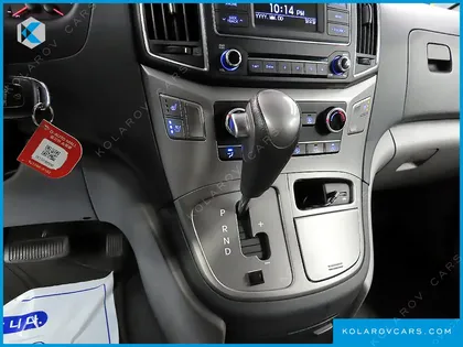 HYUNDAI STAREX 5-SEATER VAN