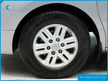 HYUNDAI STAREX 5-SEATER VAN