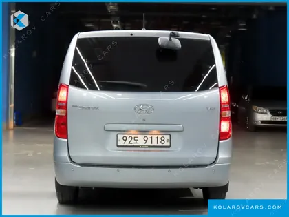HYUNDAI STAREX 5-SEATER VAN