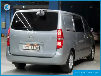 HYUNDAI STAREX 5-SEATER VAN