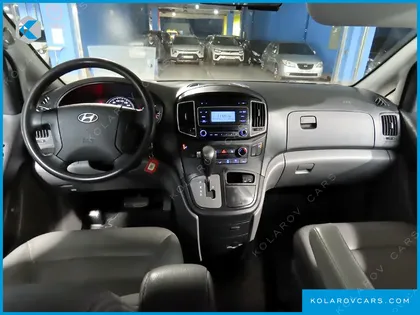 HYUNDAI STAREX 5-SEATER VAN
