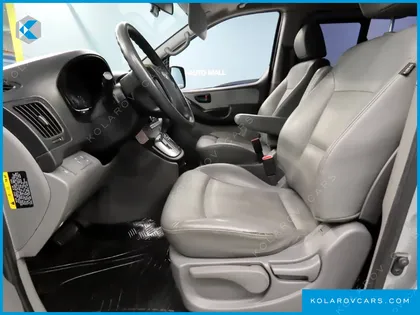 HYUNDAI STAREX 5-SEATER VAN