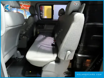 HYUNDAI STAREX 5-SEATER VAN