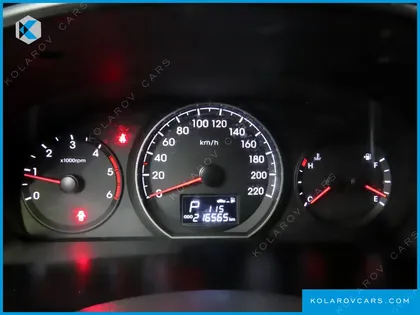 HYUNDAI STAREX 5-SEATER VAN