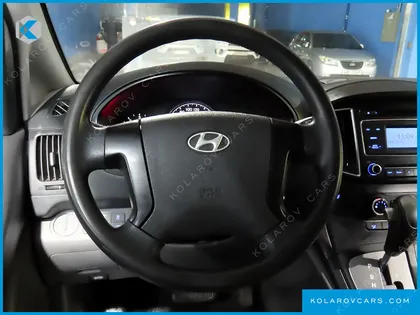 HYUNDAI STAREX 5-SEATER VAN