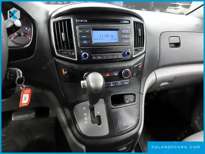 HYUNDAI STAREX 5-SEATER VAN