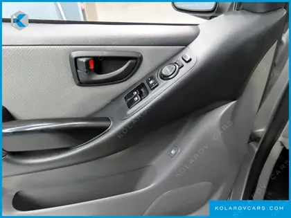 HYUNDAI STAREX 5-SEATER VAN