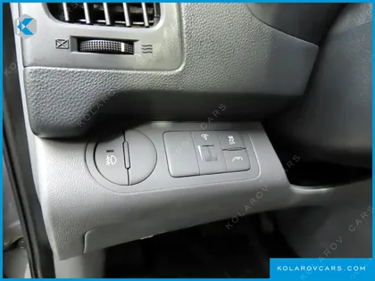 HYUNDAI STAREX 5-SEATER VAN