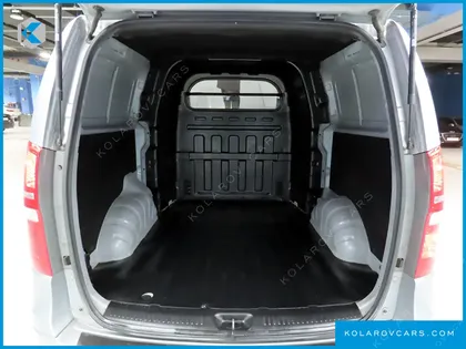 HYUNDAI STAREX 5-SEATER VAN