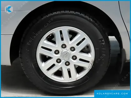 HYUNDAI STAREX 5-SEATER VAN