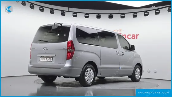 HYUNDAI STAREX VAN 3-SEATER