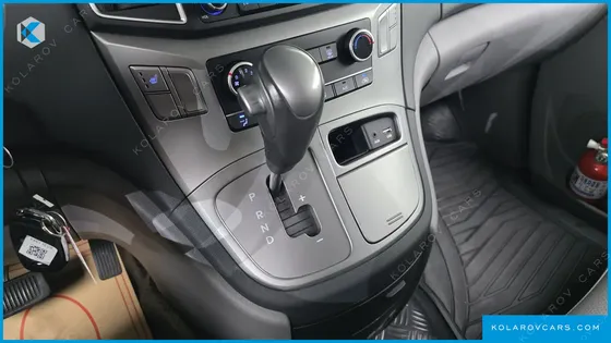 HYUNDAI STAREX VAN 3-SEATER