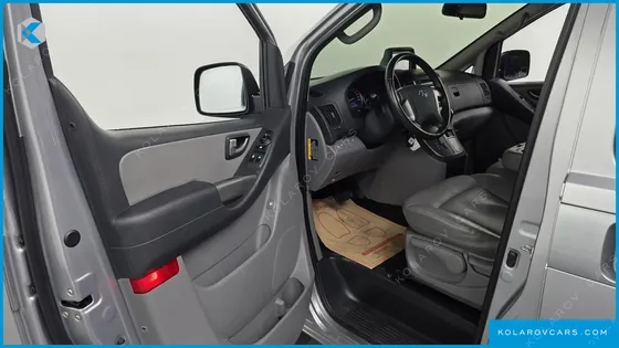 HYUNDAI STAREX VAN 3-SEATER