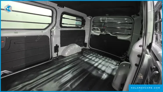 HYUNDAI STAREX VAN 3-SEATER