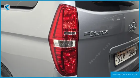 HYUNDAI STAREX VAN 3-SEATER