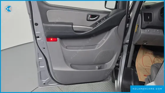 HYUNDAI STAREX VAN 3-SEATER