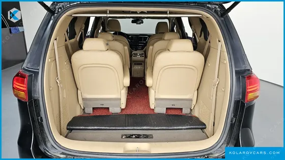 KIA CARNIVAL 9-SEATER HI-LIMOUSINE