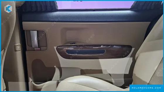 KIA CARNIVAL 9-SEATER HI-LIMOUSINE