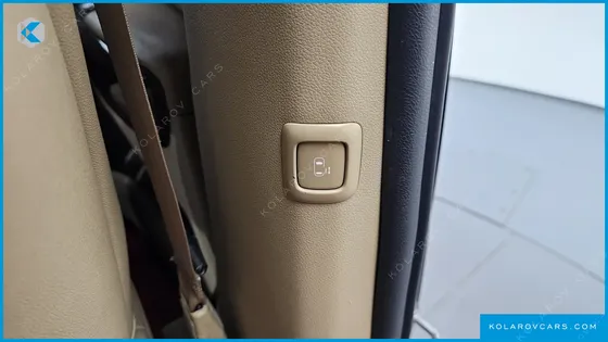 KIA CARNIVAL 9-SEATER HI-LIMOUSINE