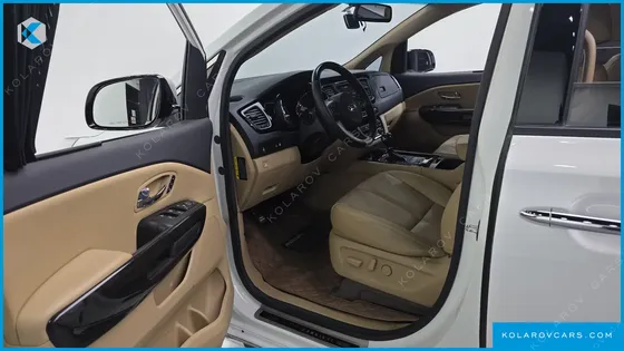 KIA CARNIVAL 7-SEATER LIMOUSINE