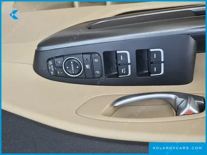 KIA CARNIVAL 9-SEATER LUXURY