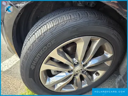 KIA CARNIVAL 9-SEATER PRESTIGE