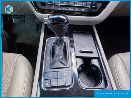 KIA CARNIVAL 9-SEATER PRESTIGE