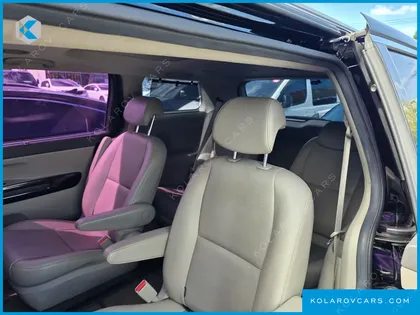 KIA CARNIVAL 9-SEATER PRESTIGE
